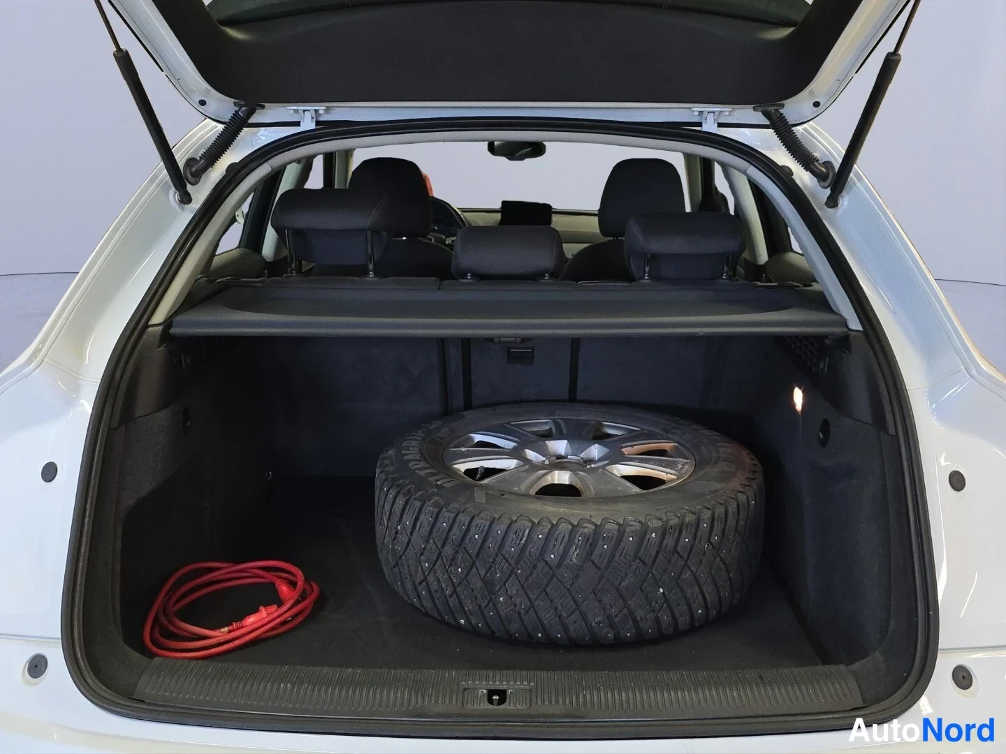 Valkoinen Audi Q3 2014, tavaratila, kuva 15