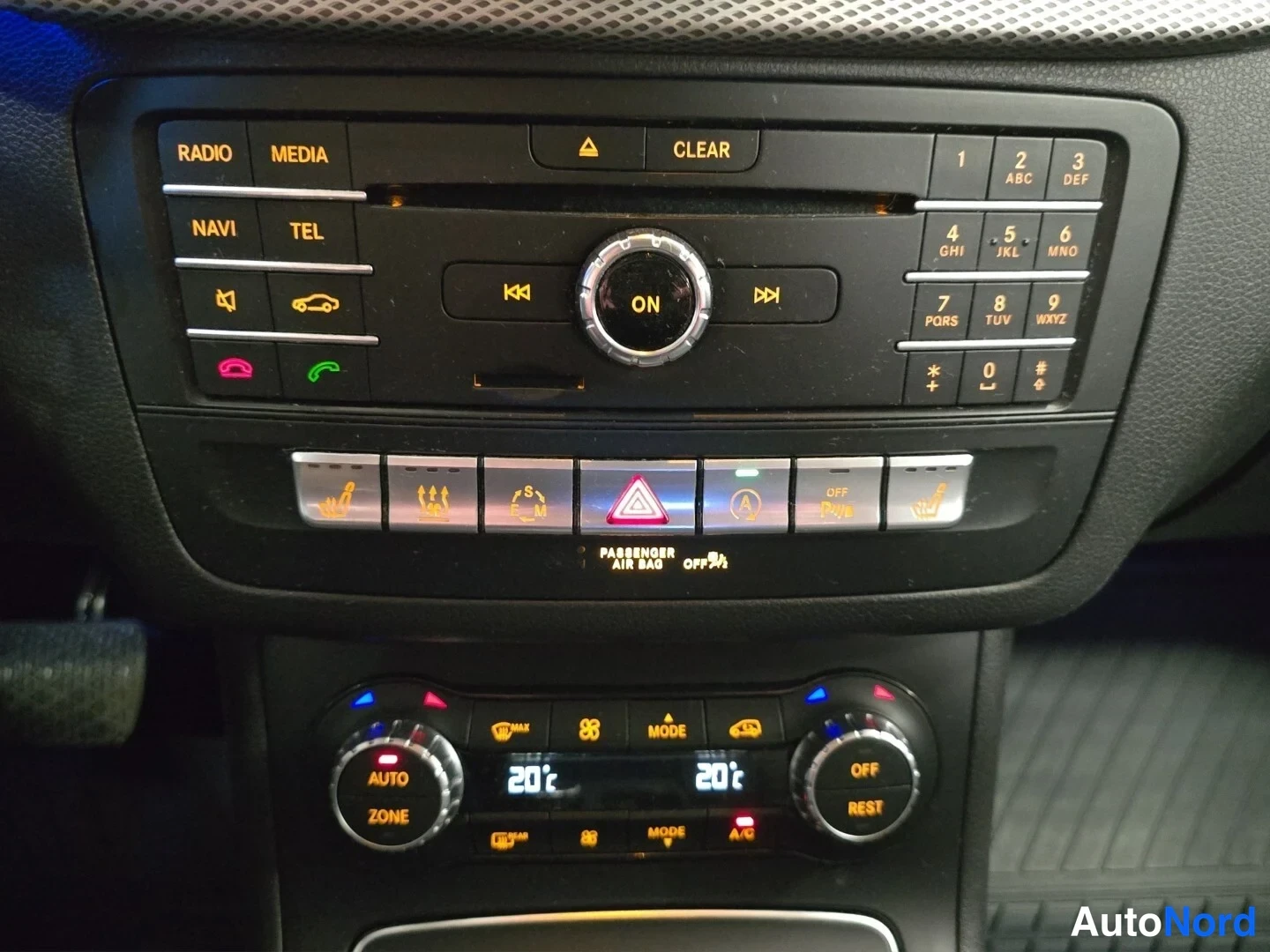 Valkoinen Mercedes-Benz B 2015, yksityiskohta, kuva 16