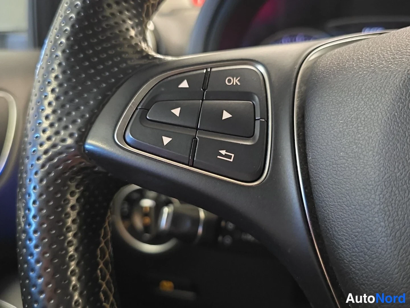 Valkoinen Mercedes-Benz B 2015, yksityiskohta, kuva 18