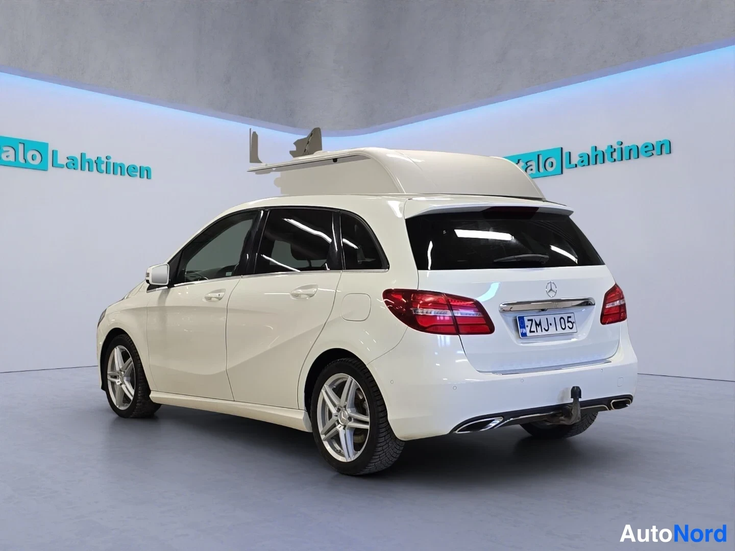 Valkoinen Mercedes-Benz B 2015, takaviisto, kuva 6