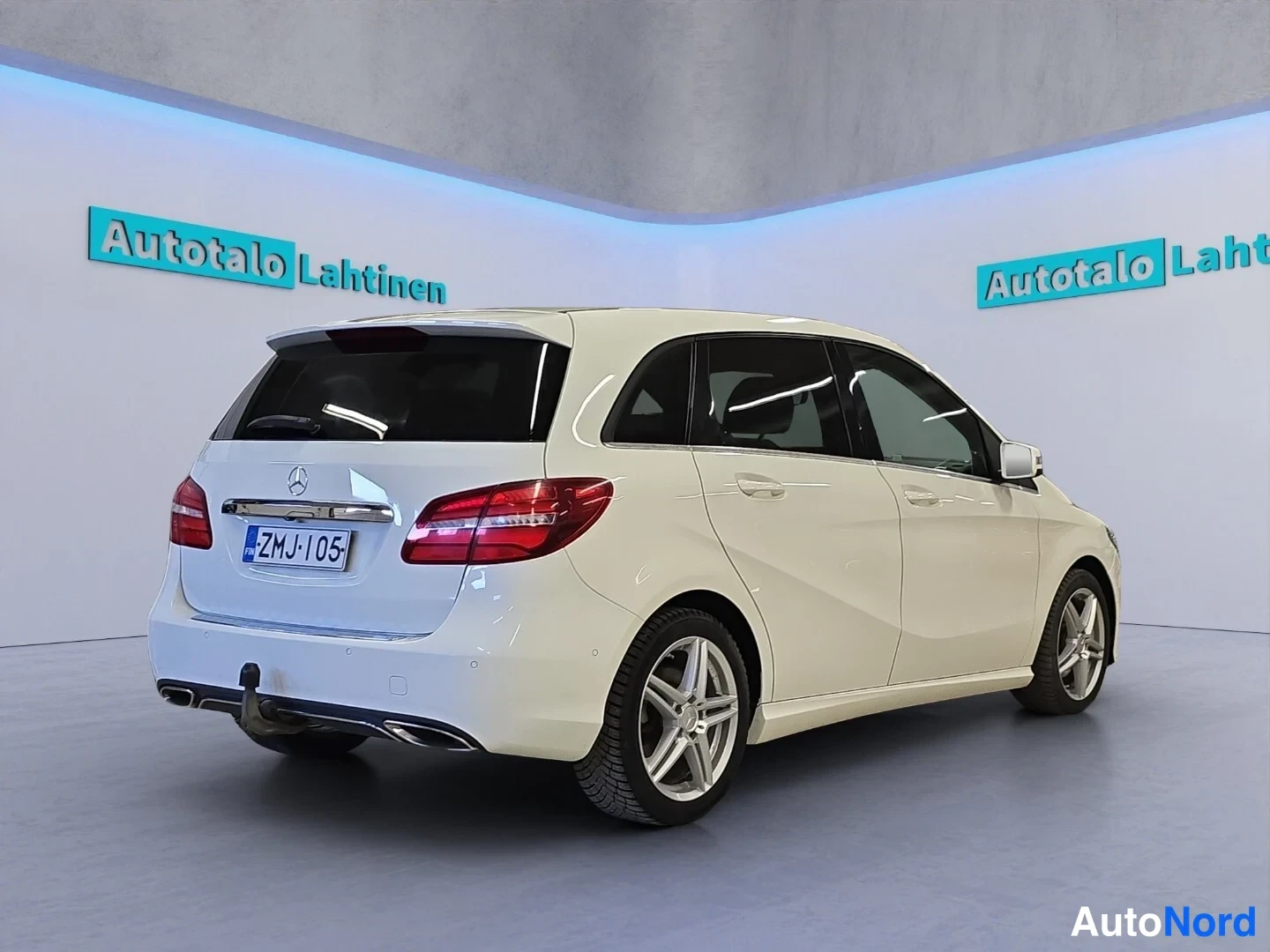 Valkoinen Mercedes-Benz B 2015, takaviisto, kuva 7