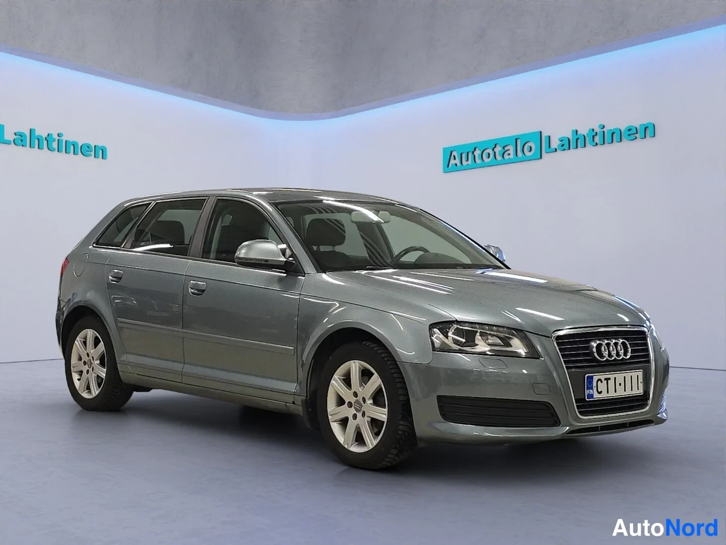 Harmaa Audi A3 2010, etuviisto, keula oikealle, kuva 3