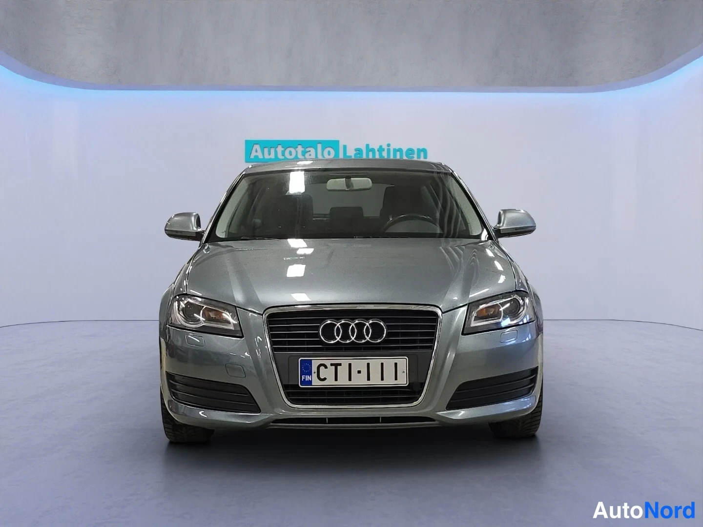 Harmaa Audi A3 2010, edestä, kuva 4