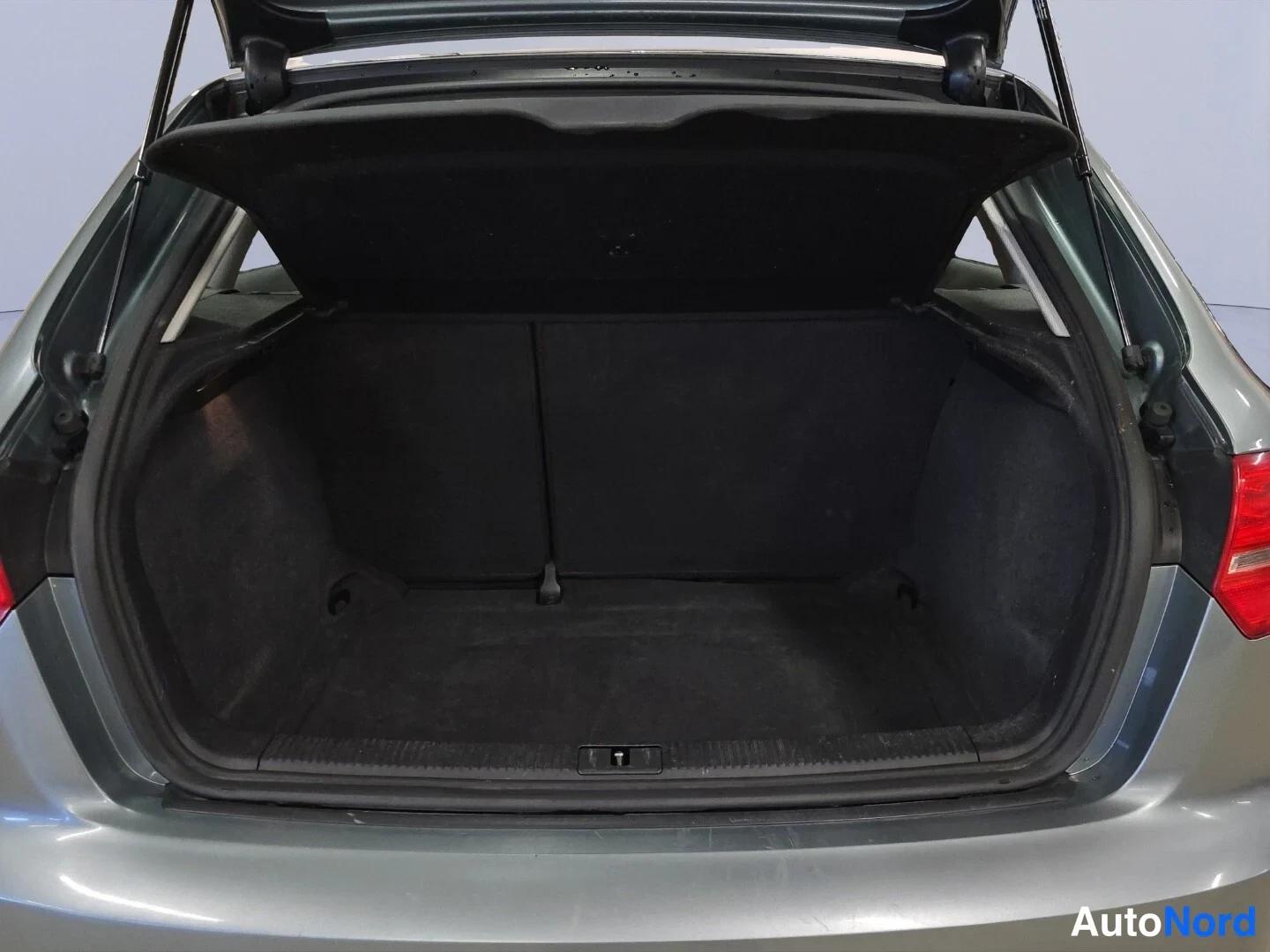 Harmaa Audi A3 2010, tavaratila, kuva 14
