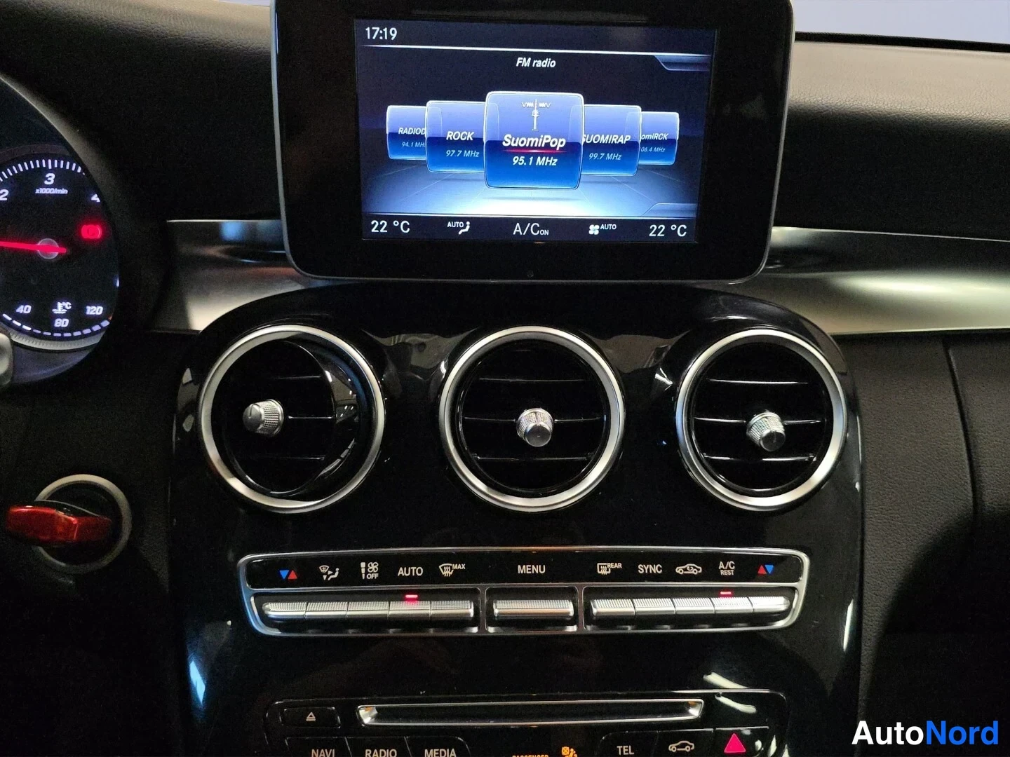 Grey Mercedes-Benz C 2015, detail, photo 15