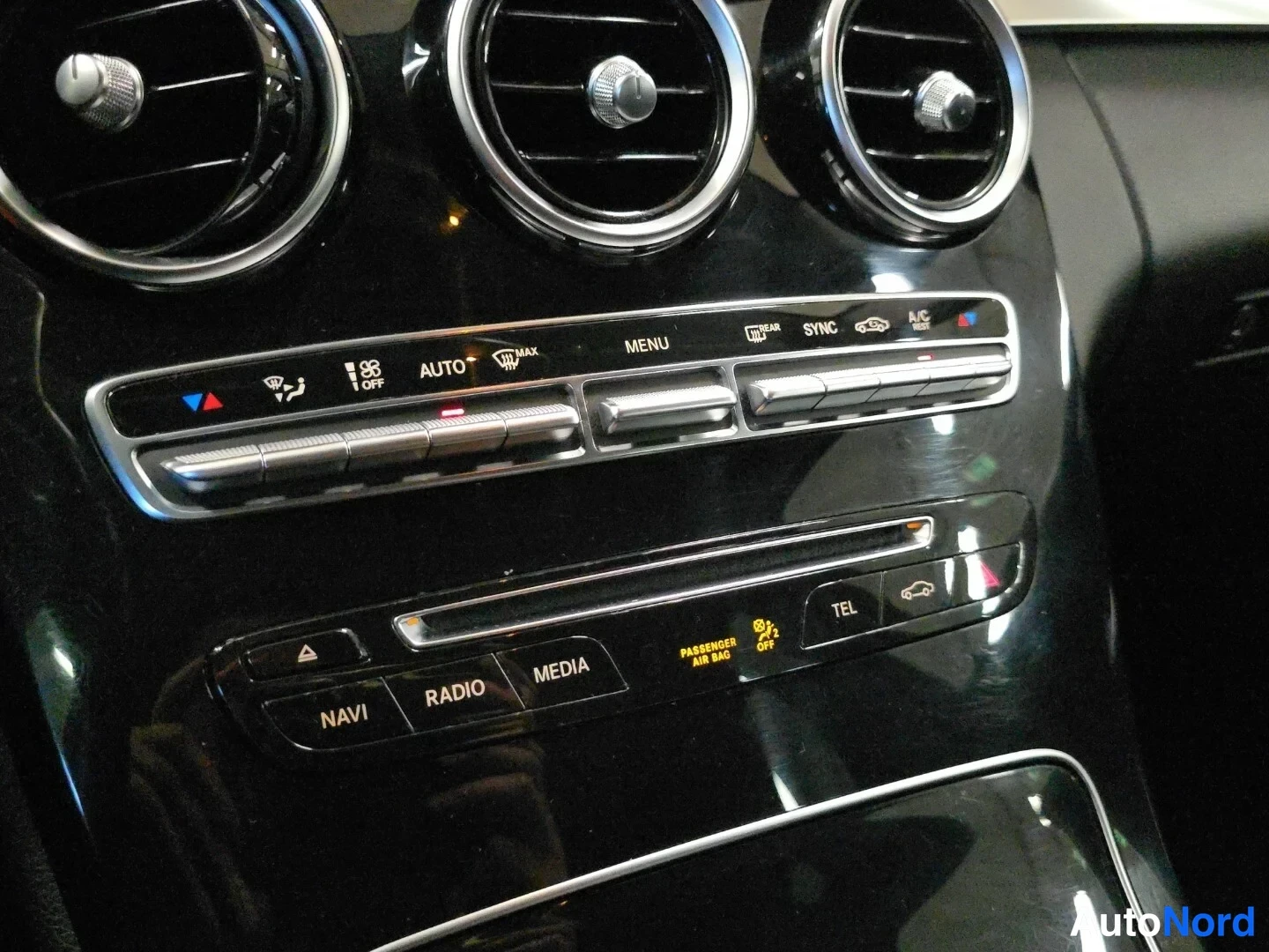 Grey Mercedes-Benz C 2015, detail, photo 16