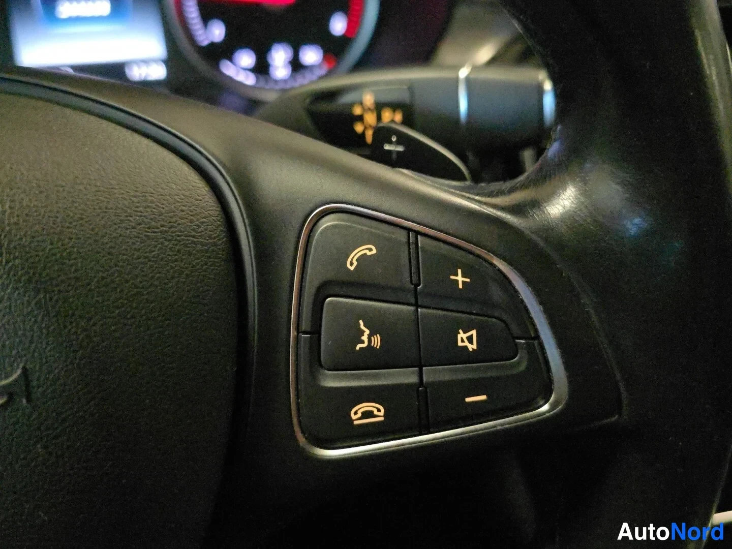 Grey Mercedes-Benz C 2015, detail, photo 18