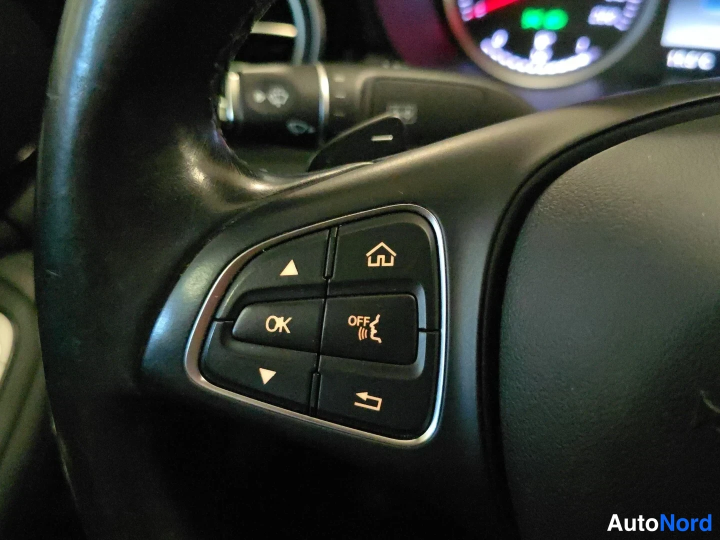 Grey Mercedes-Benz C 2015, detail, photo 19