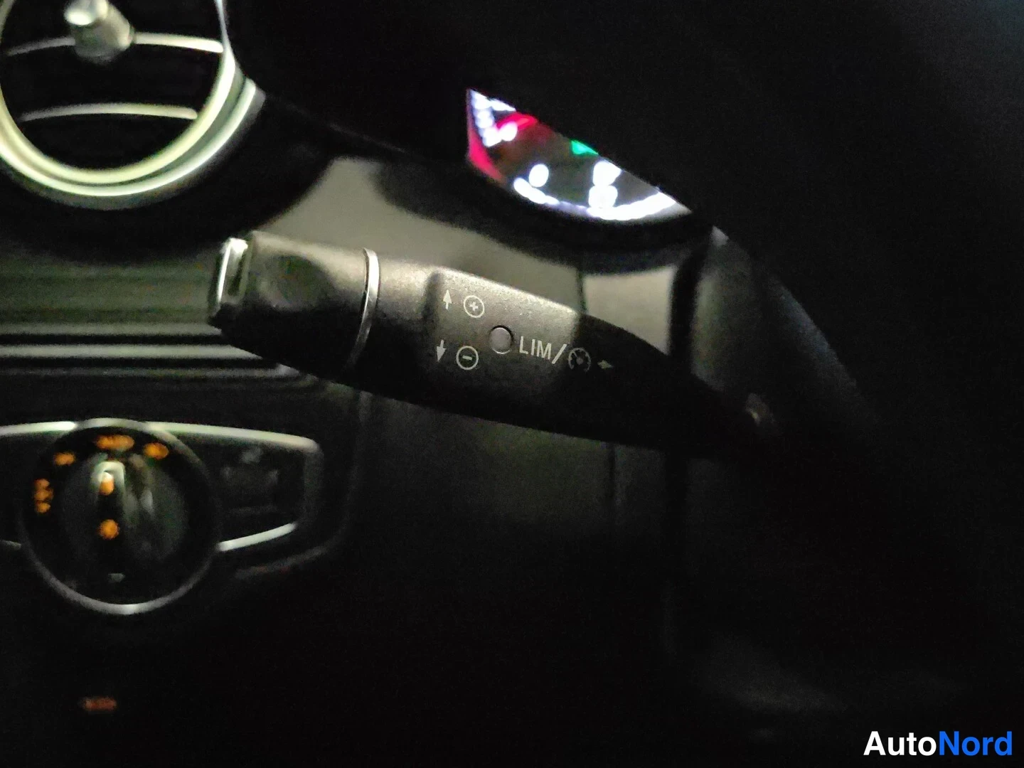 Grey Mercedes-Benz C 2015, detail, photo 20