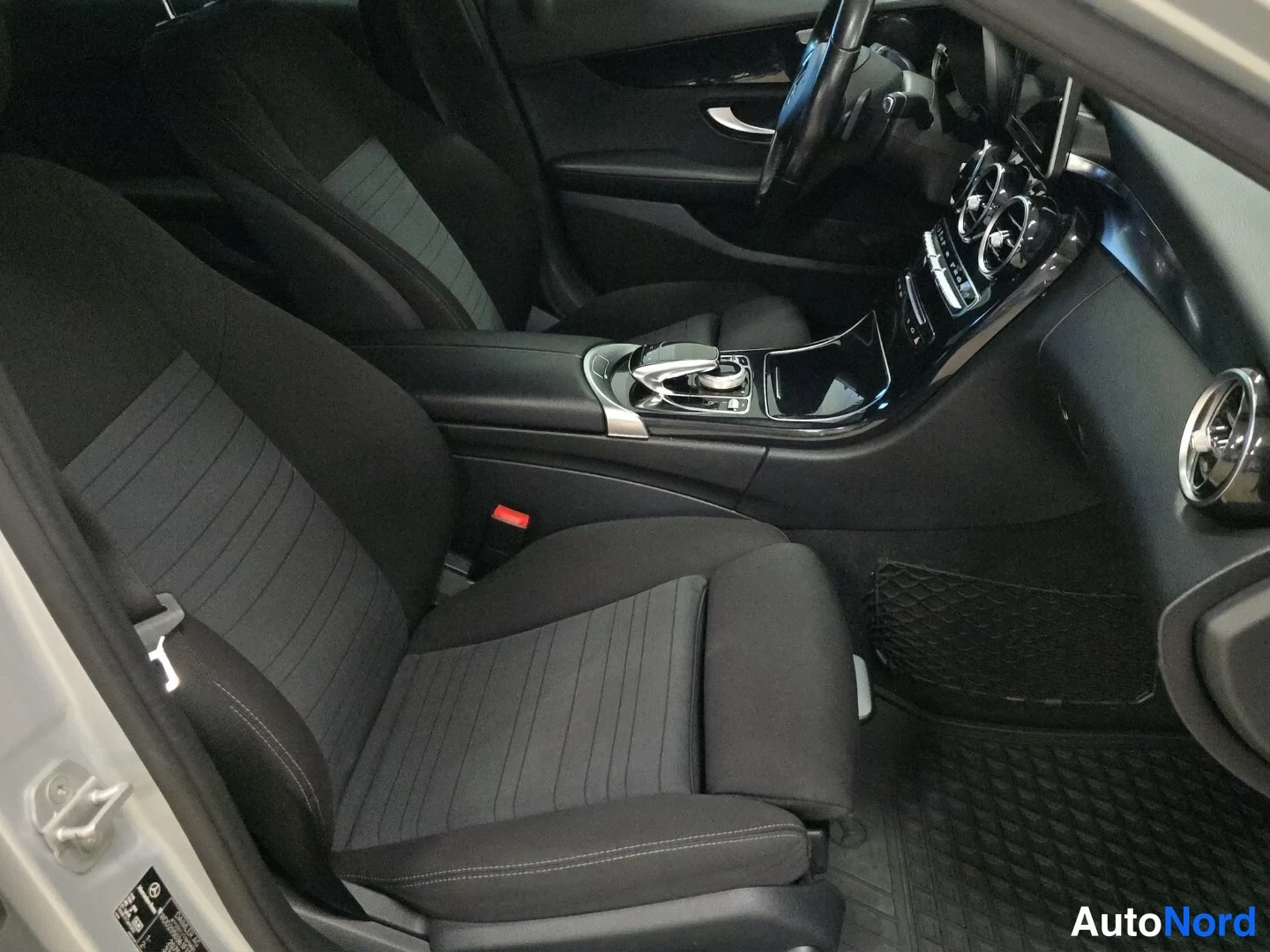Grey Mercedes-Benz C 2015, front seats, photo 12