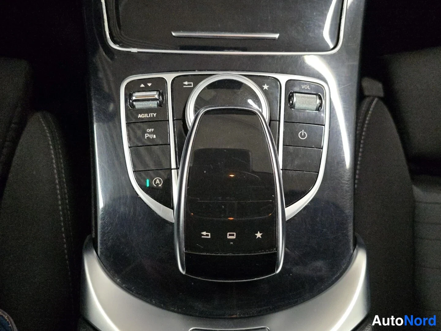 Svart Mercedes-Benz C 2015, detalj, bild 16