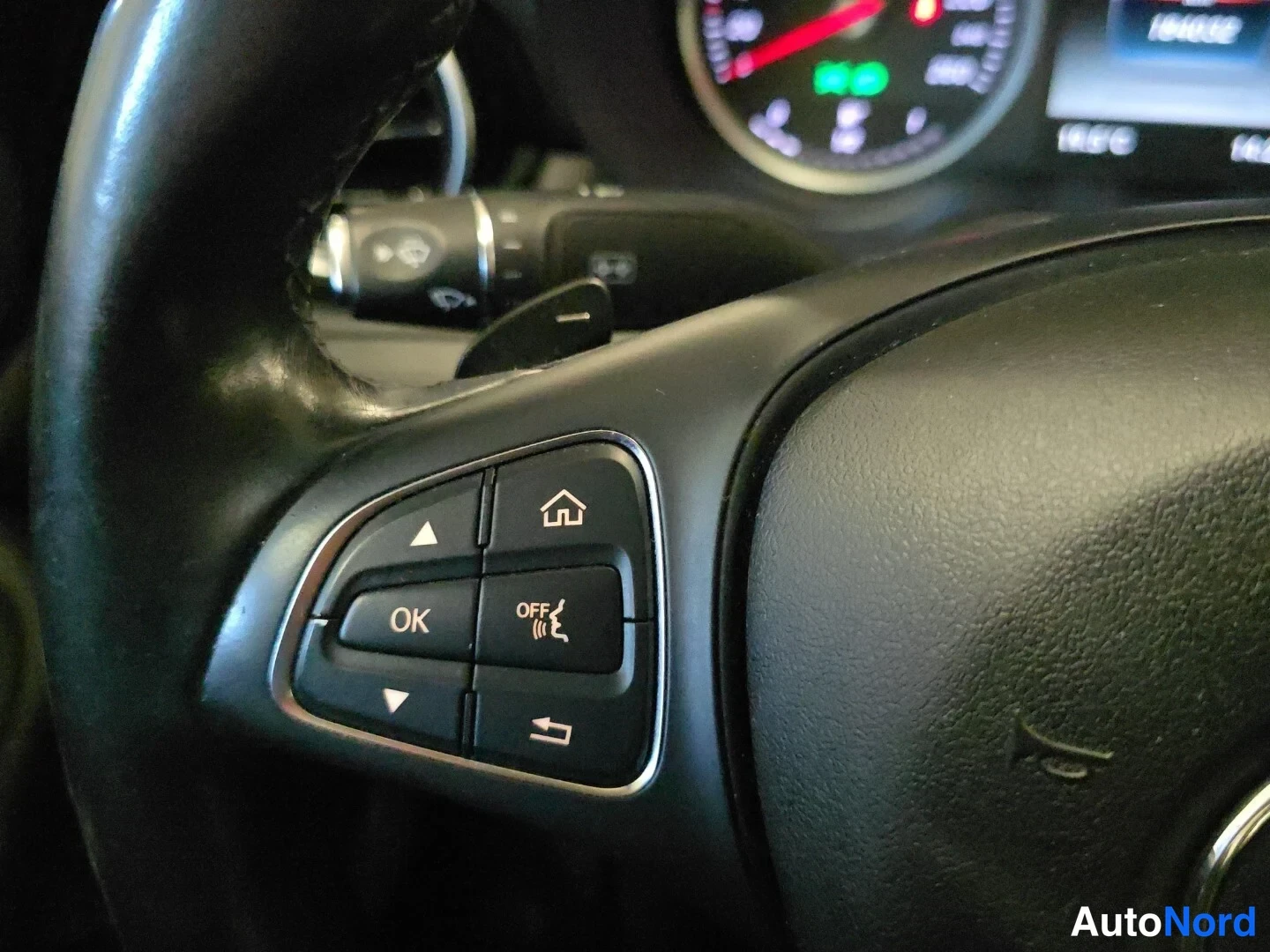 Svart Mercedes-Benz C 2015, detalj, bild 18