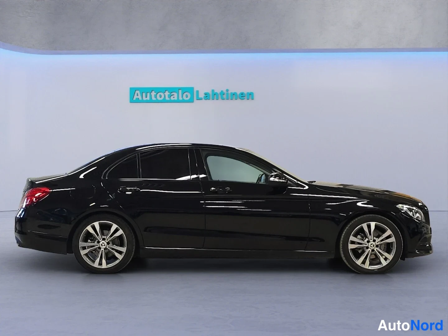 Svart Mercedes-Benz C 2015, från sidan, bild 4