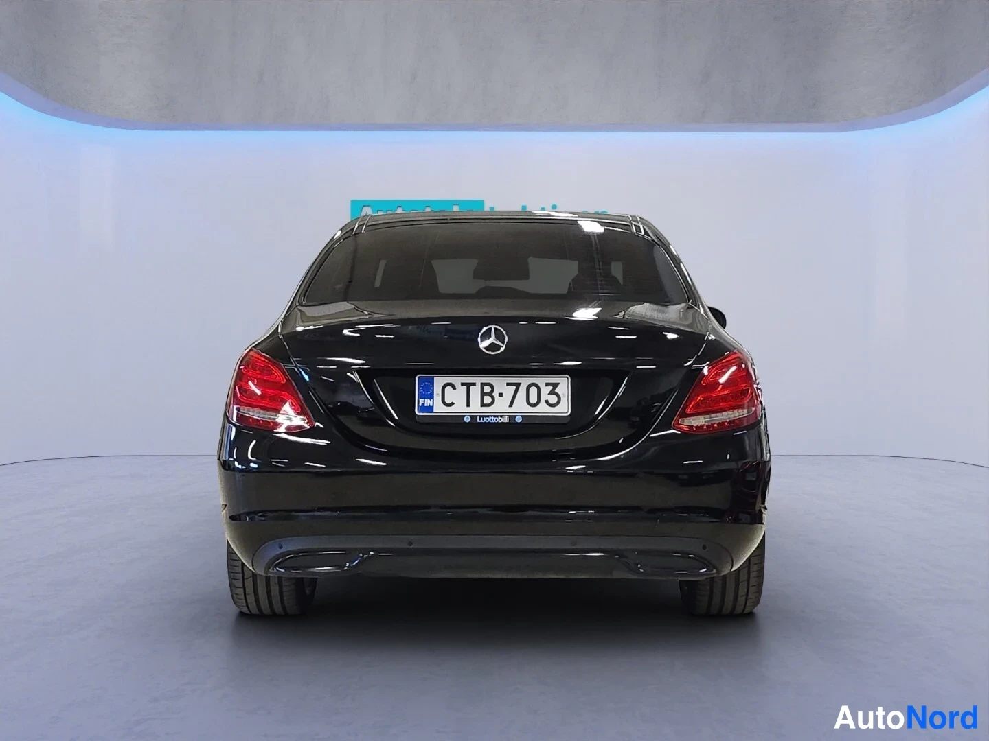 Svart Mercedes-Benz C 2015, bakifrån, bild 8