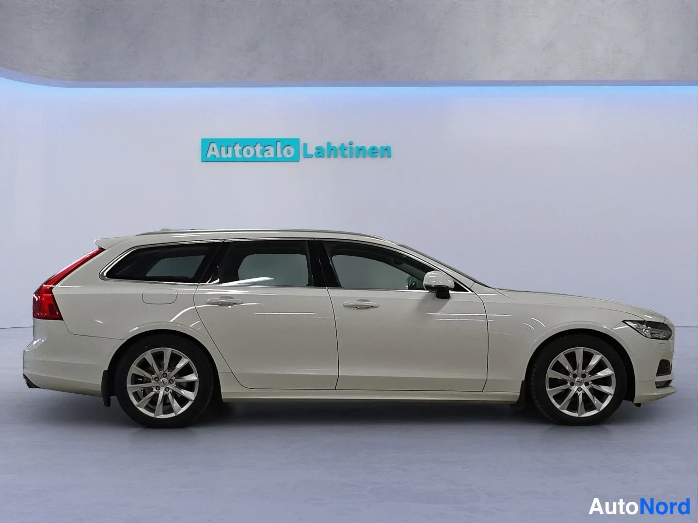 Valkoinen Volvo V90 2020, takaviisto, kuva 7
