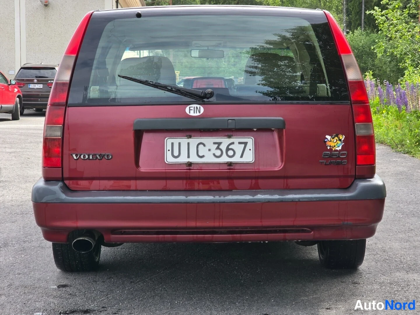 Röd Volvo 850 1995, bakifrån, bild 7