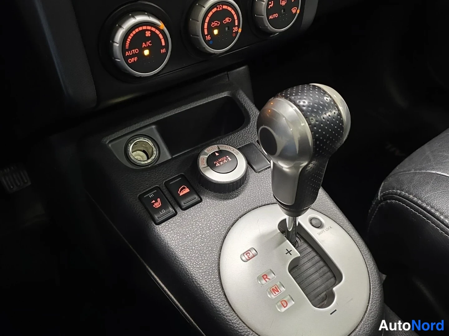 Silver Nissan X-Trail 2008, detalj, bild 16