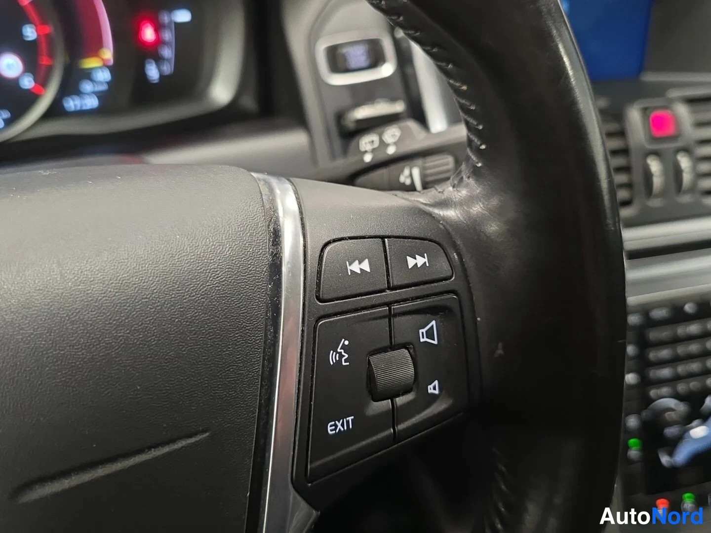 Musta Volvo XC60 2016, yksityiskohta, kuva 18