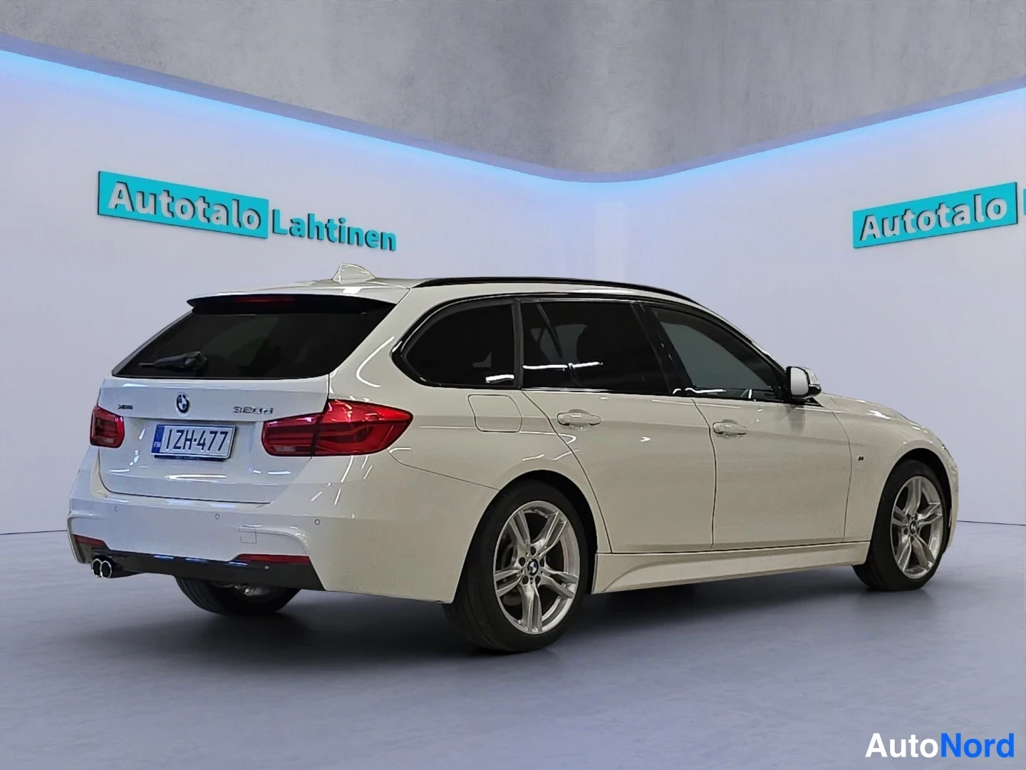 Vit BMW 320d xDrive 2017, snett bakifrån, bild 7