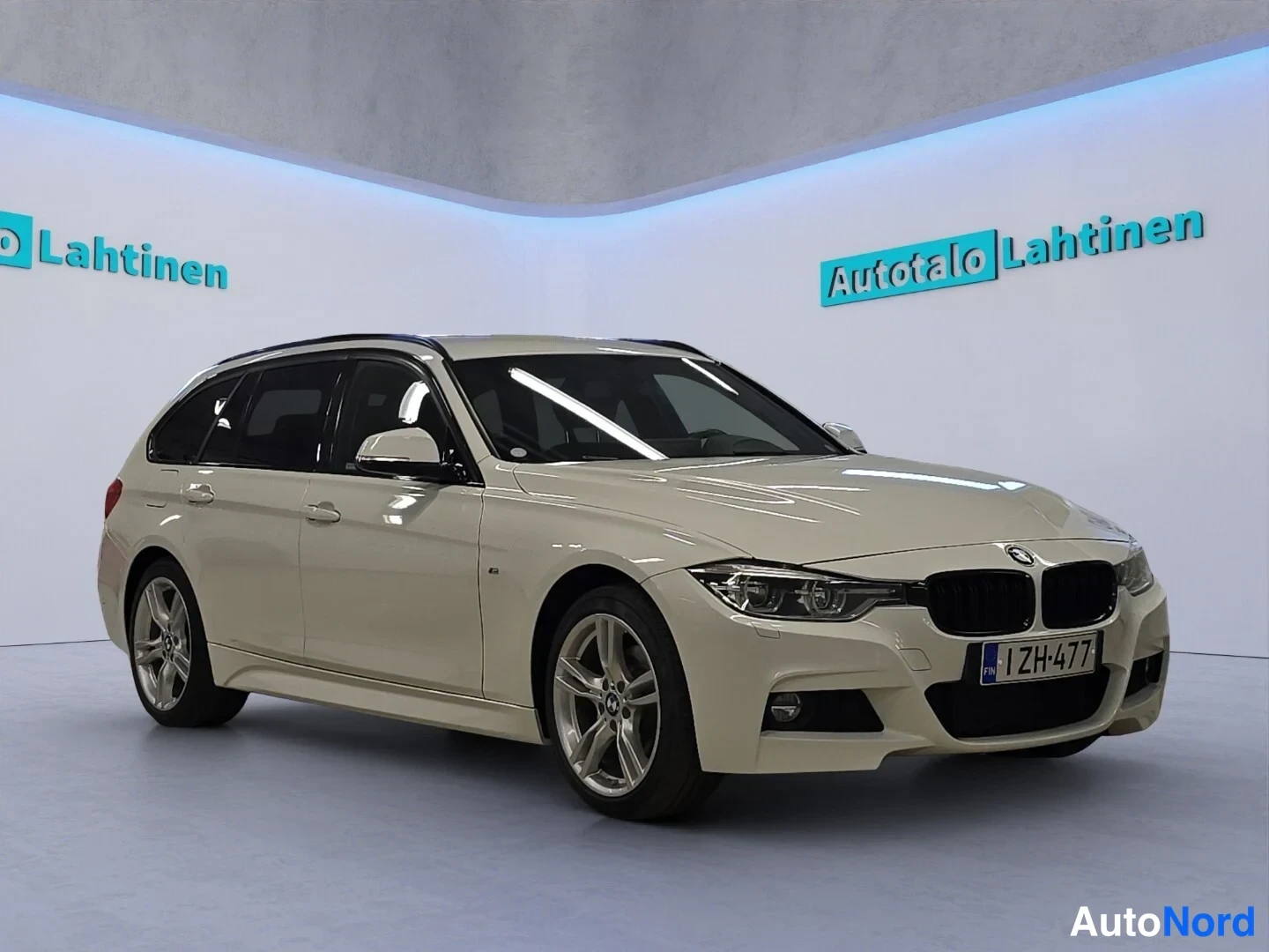 Vit BMW 320d xDrive 2017, snett framifrån, fronten åt höger, bild 2