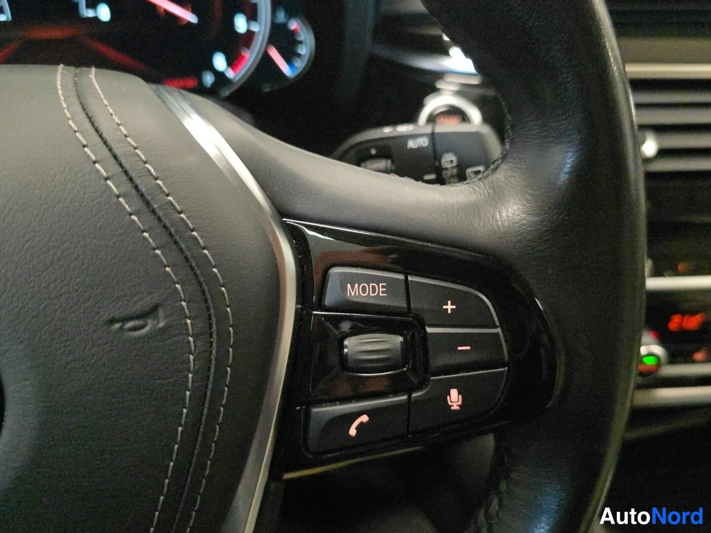 Valkoinen BMW 520d xDrive 2018, yksityiskohta, kuva 19