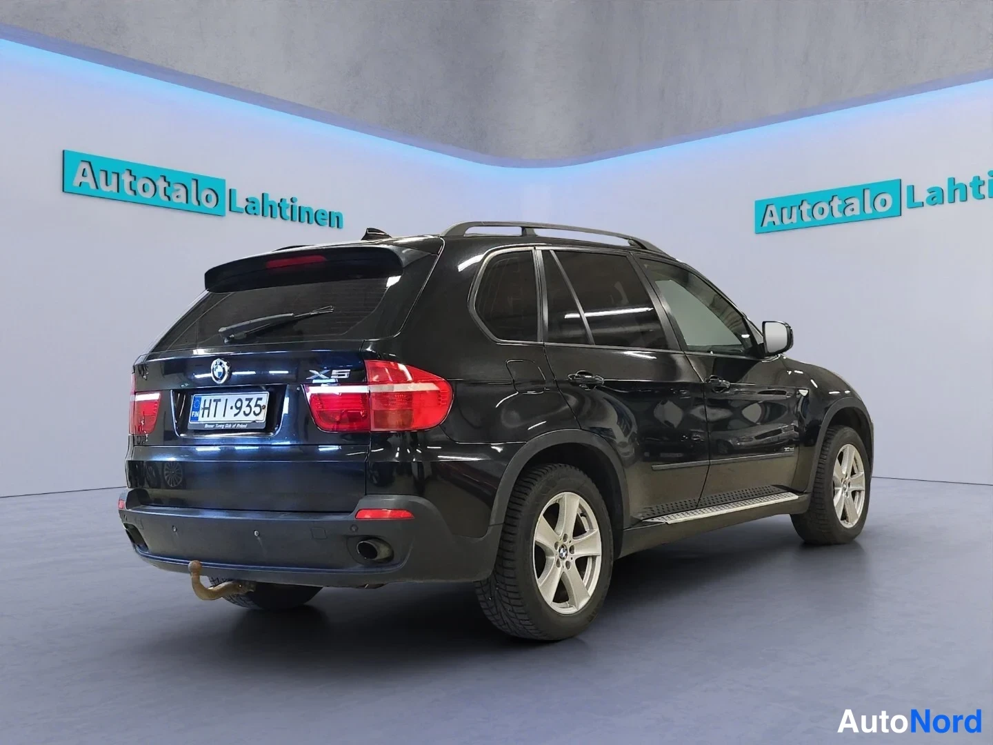 Svart BMW X5 2008, snett bakifrån, bild 7