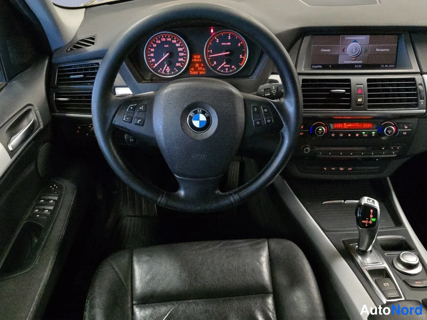 Svart BMW X5 2008, förarplats, bild 9
