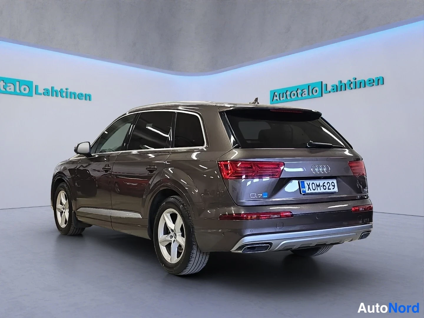 Ruskea Audi Q7 2018, takaviisto, kuva 5