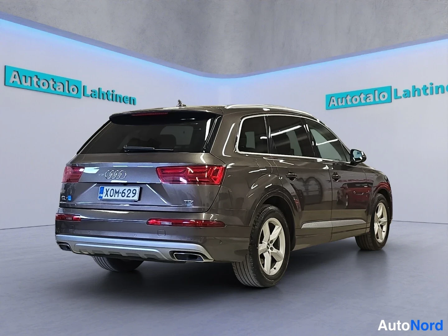 Ruskea Audi Q7 2018, takaviisto, kuva 6