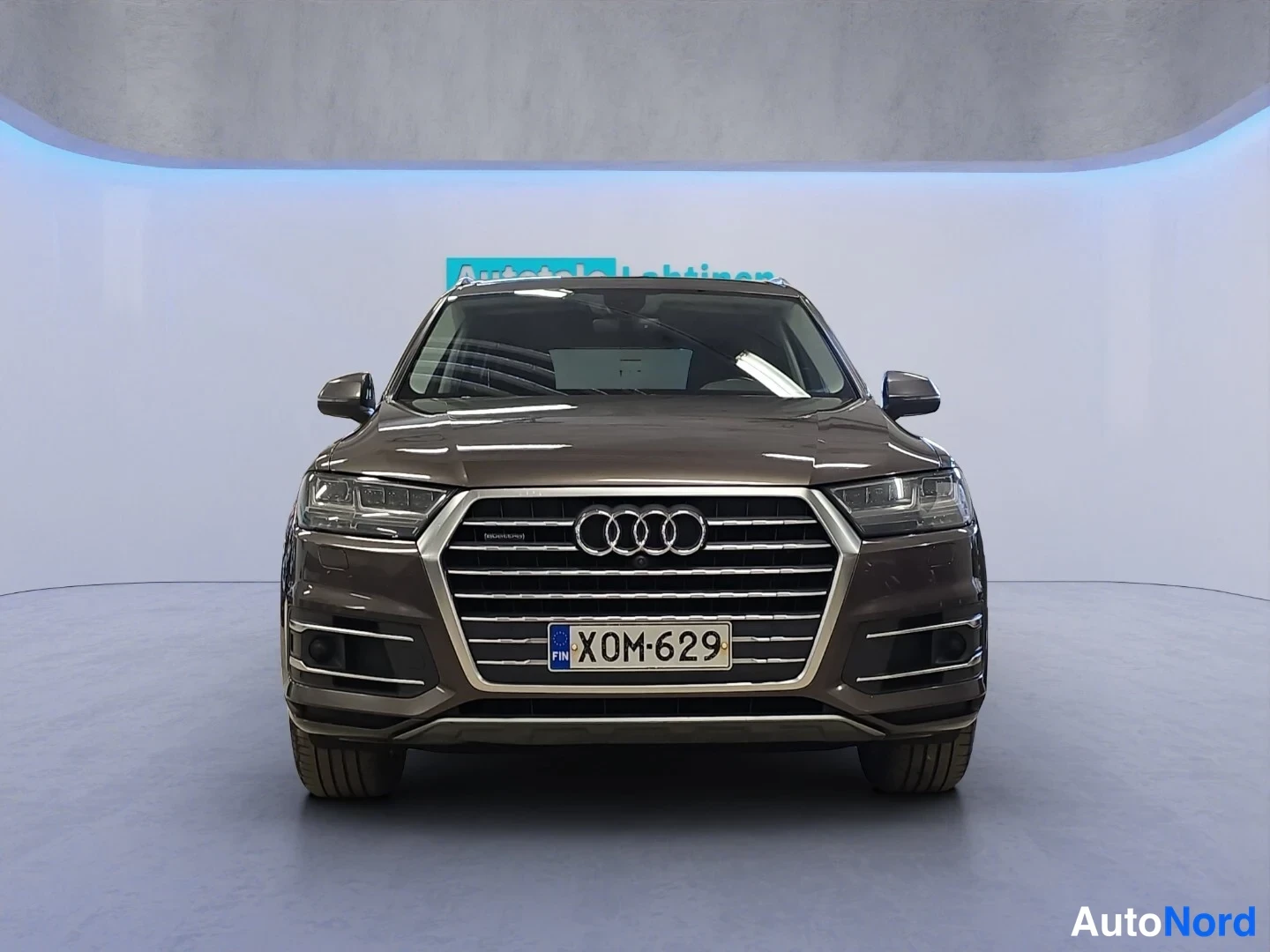 Ruskea Audi Q7 2018, edestä, kuva 3