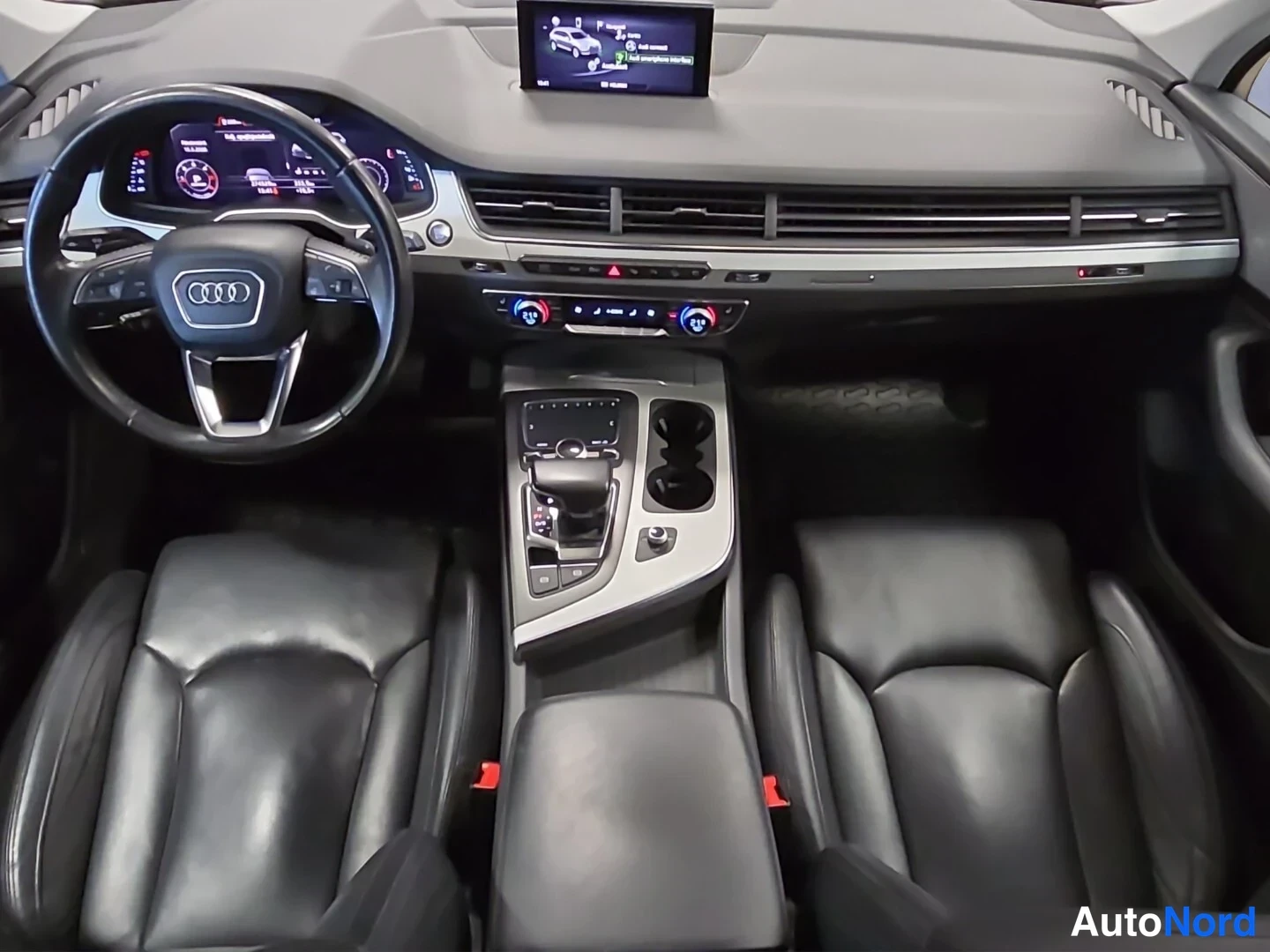 Ruskea Audi Q7 2018, ohjaamo, kuva 10