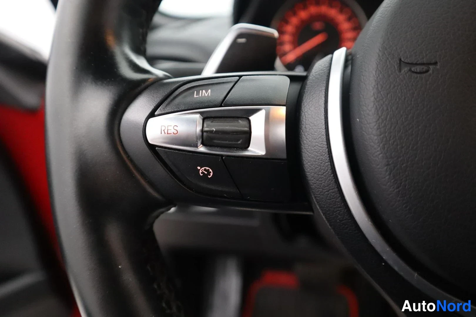 Punainen BMW 220i 2015, yksityiskohta, kuva 19