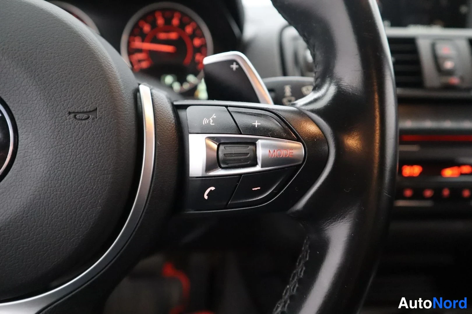 Punainen BMW 220i 2015, yksityiskohta, kuva 20