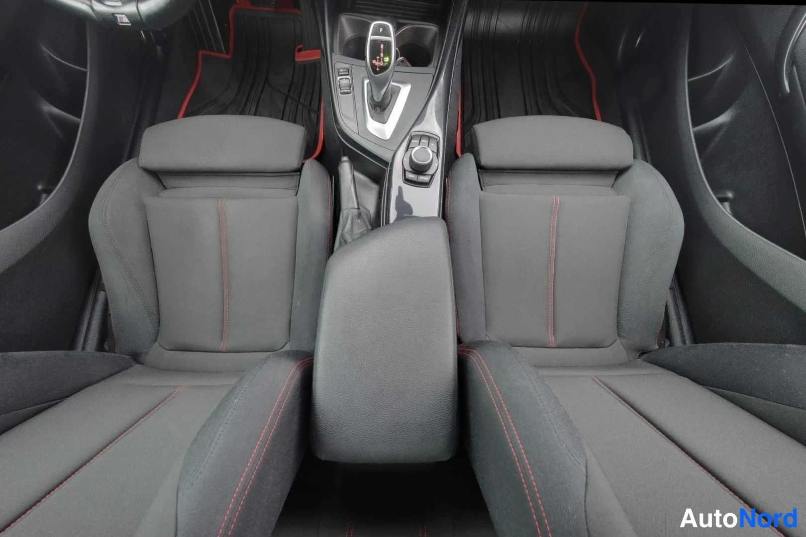 Punainen BMW 220i 2015, etuistuimet, kuva 12