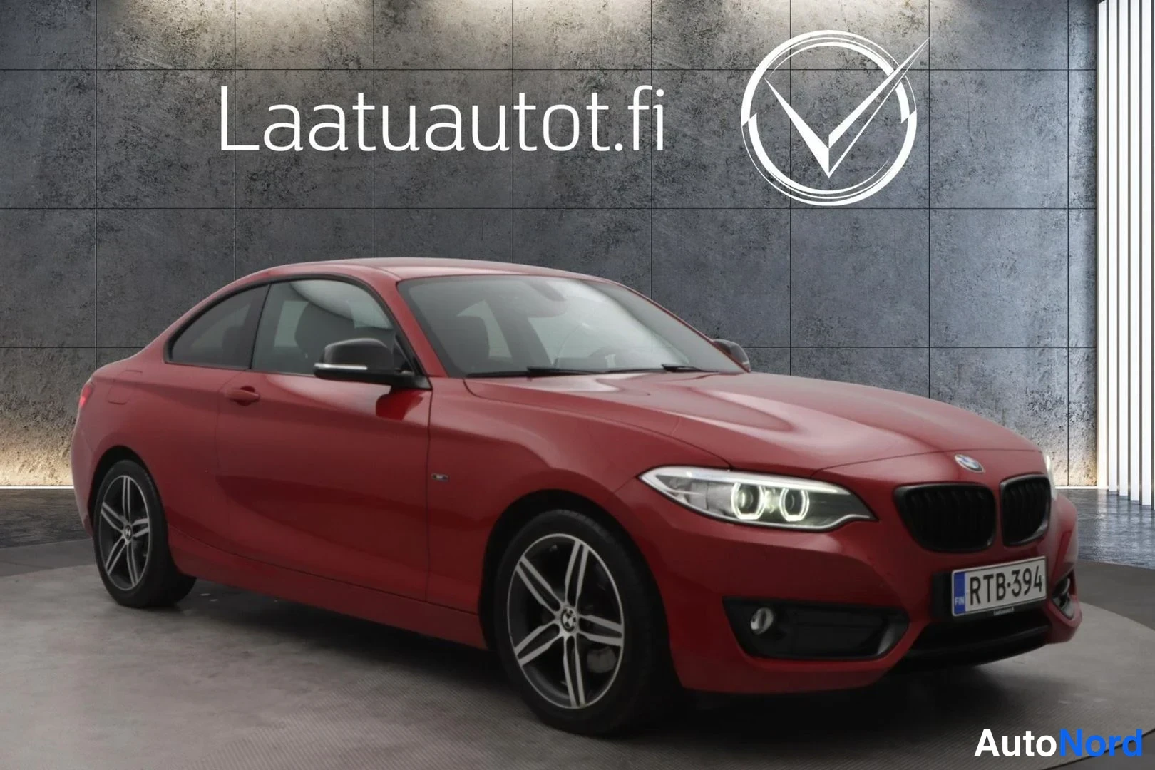 Punainen BMW 220i 2015, etuviisto, keula oikealle, kuva 3