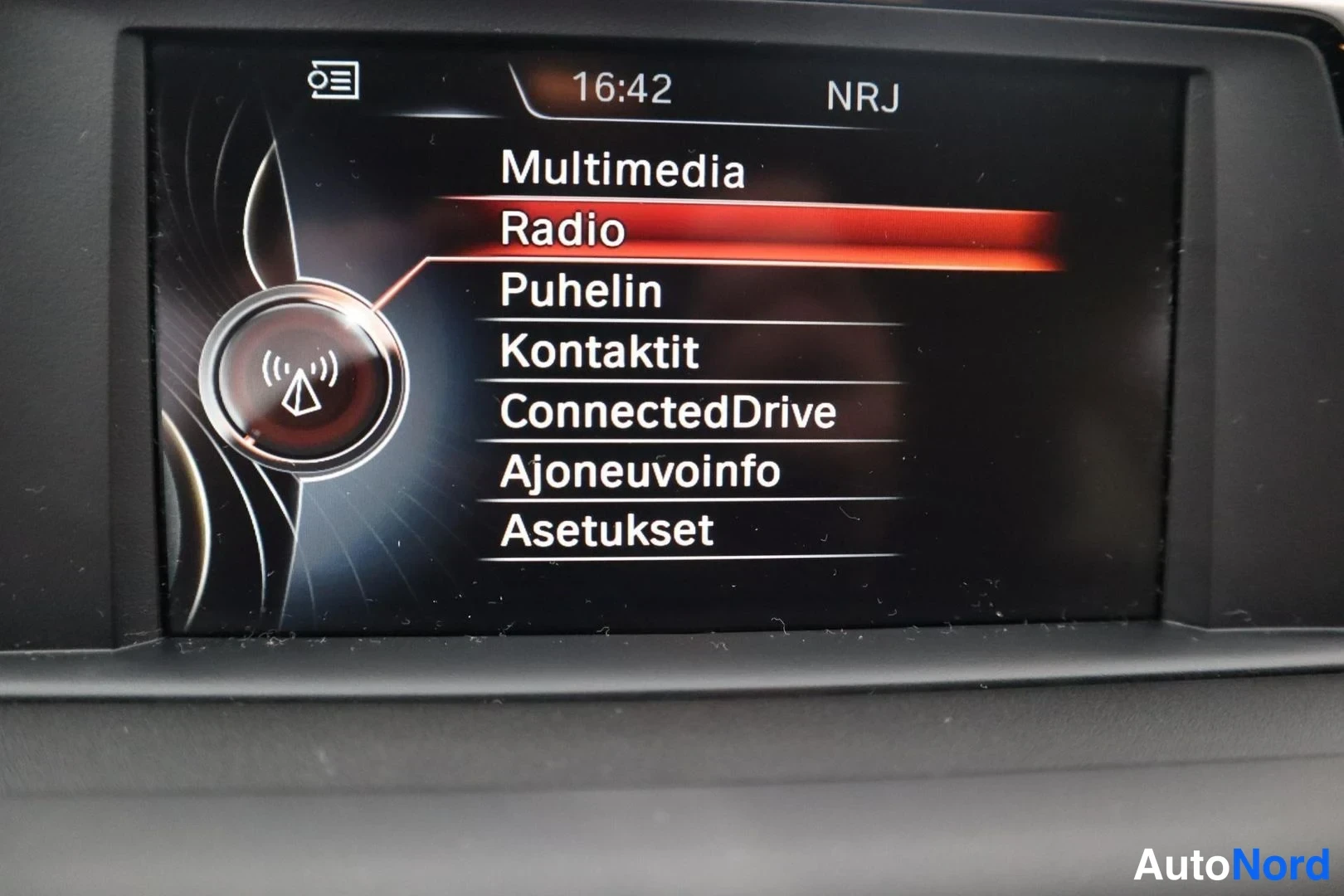 Punainen BMW 220i 2015, yksityiskohta, kuva 26