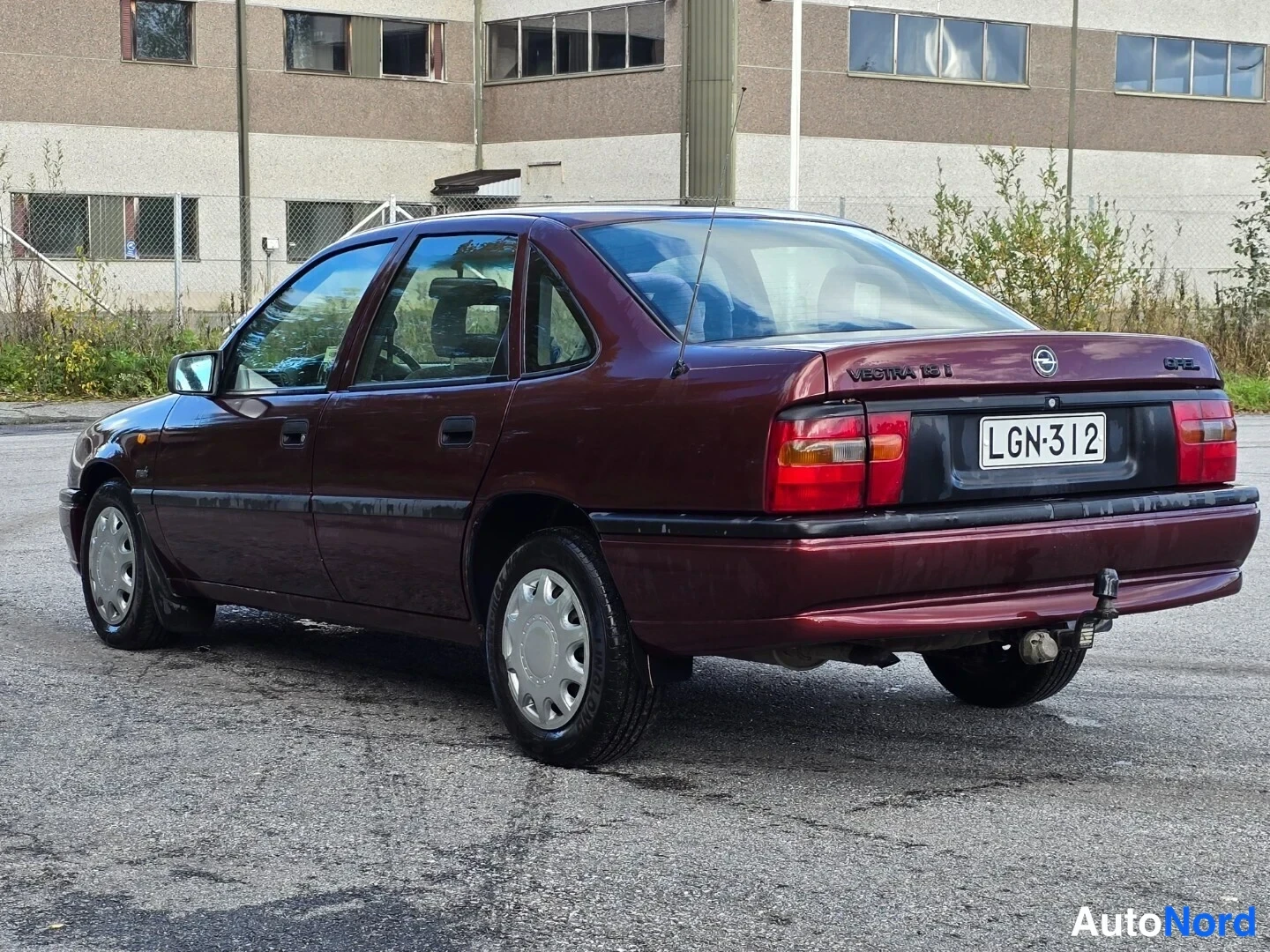 Punainen Opel Vectra 1995, takaviisto, kuva 4