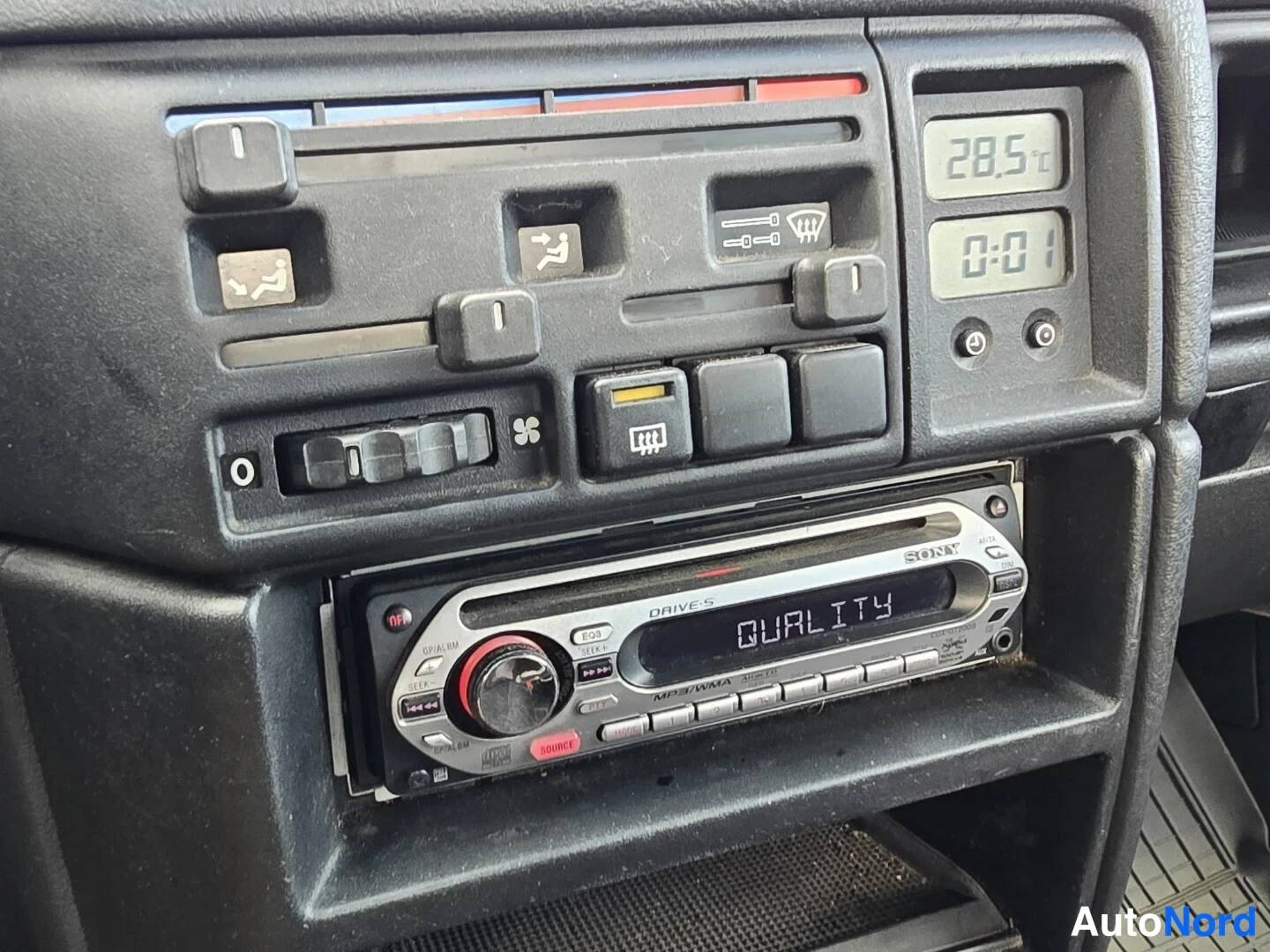 Punainen Opel Vectra 1995, yksityiskohta, kuva 9