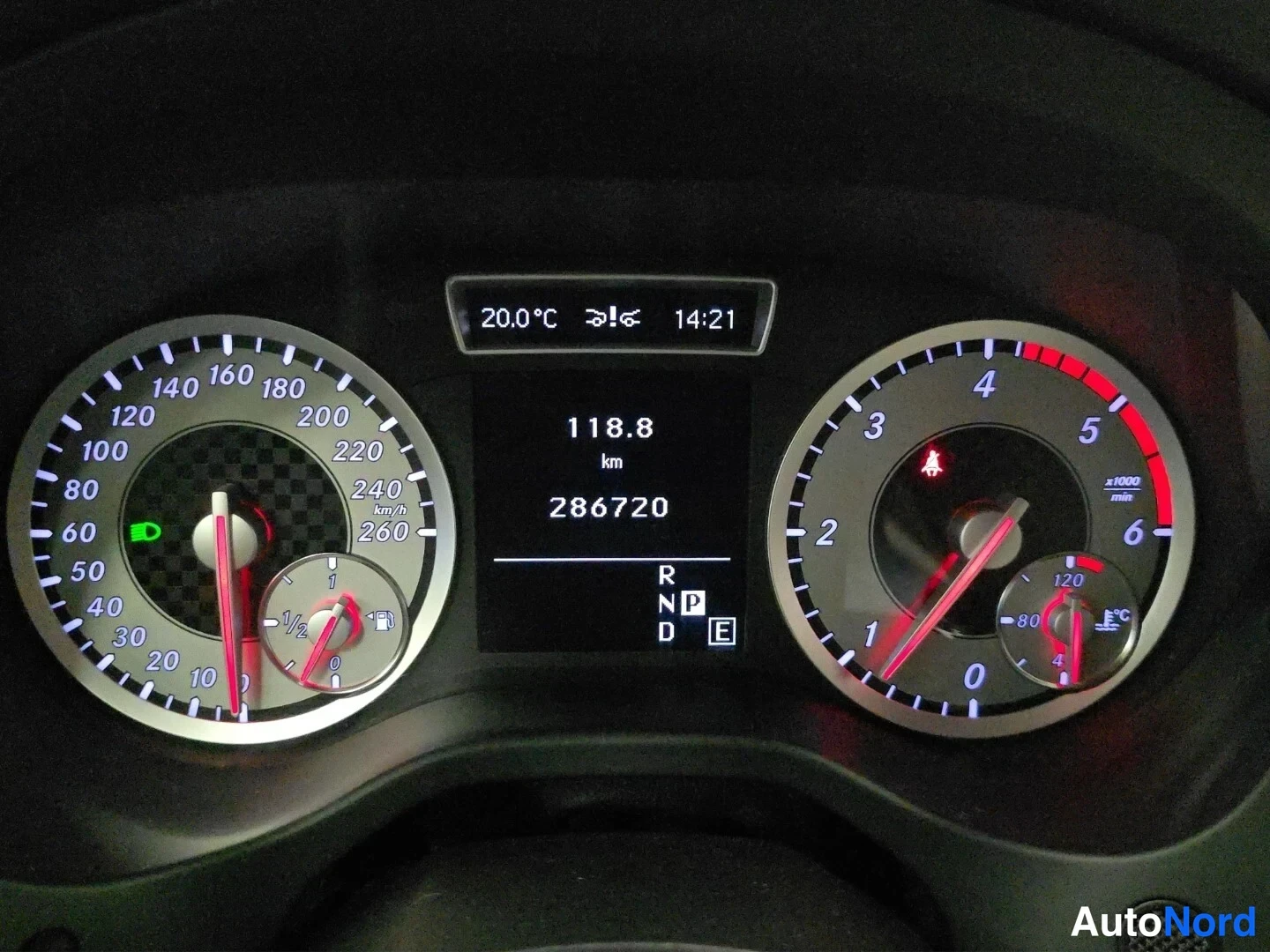 Sininen Mercedes-Benz A 2013, yksityiskohta, kuva 15