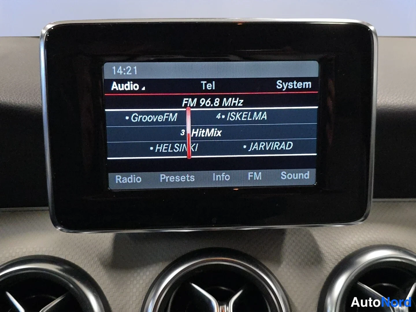 Sininen Mercedes-Benz A 2013, yksityiskohta, kuva 17