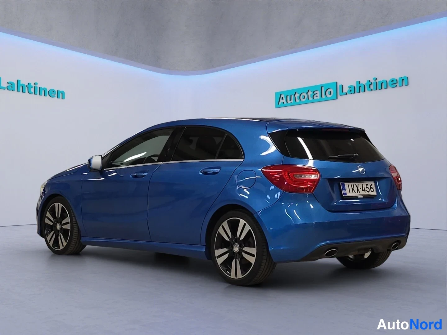 Sininen Mercedes-Benz A 2013, takaviisto, kuva 6