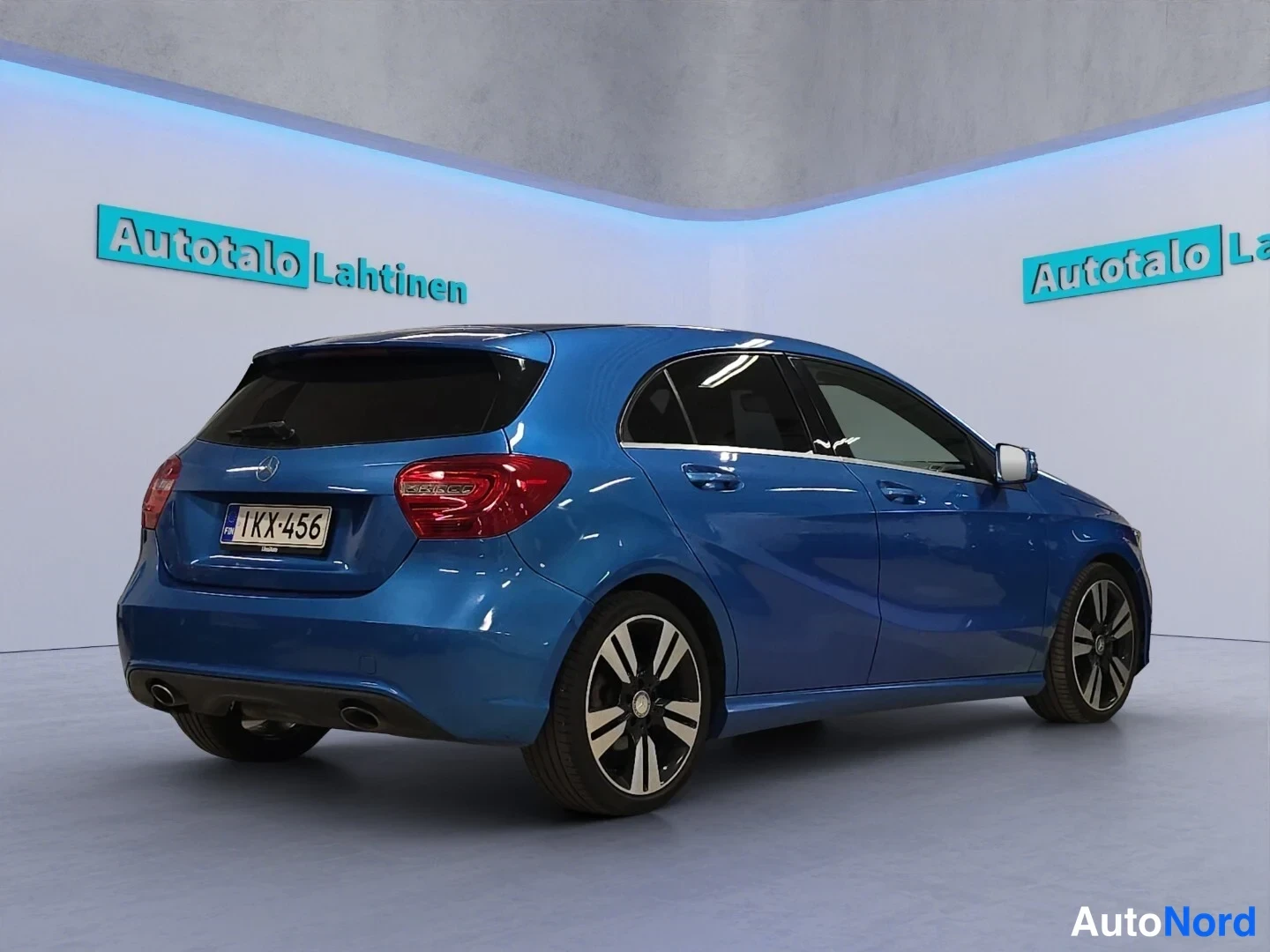 Sininen Mercedes-Benz A 2013, takaviisto, kuva 7