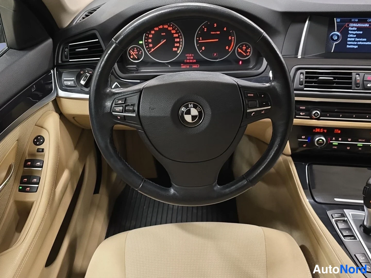 Harmaa BMW 520d xDrive 2014, yksityiskohta, kuva 15