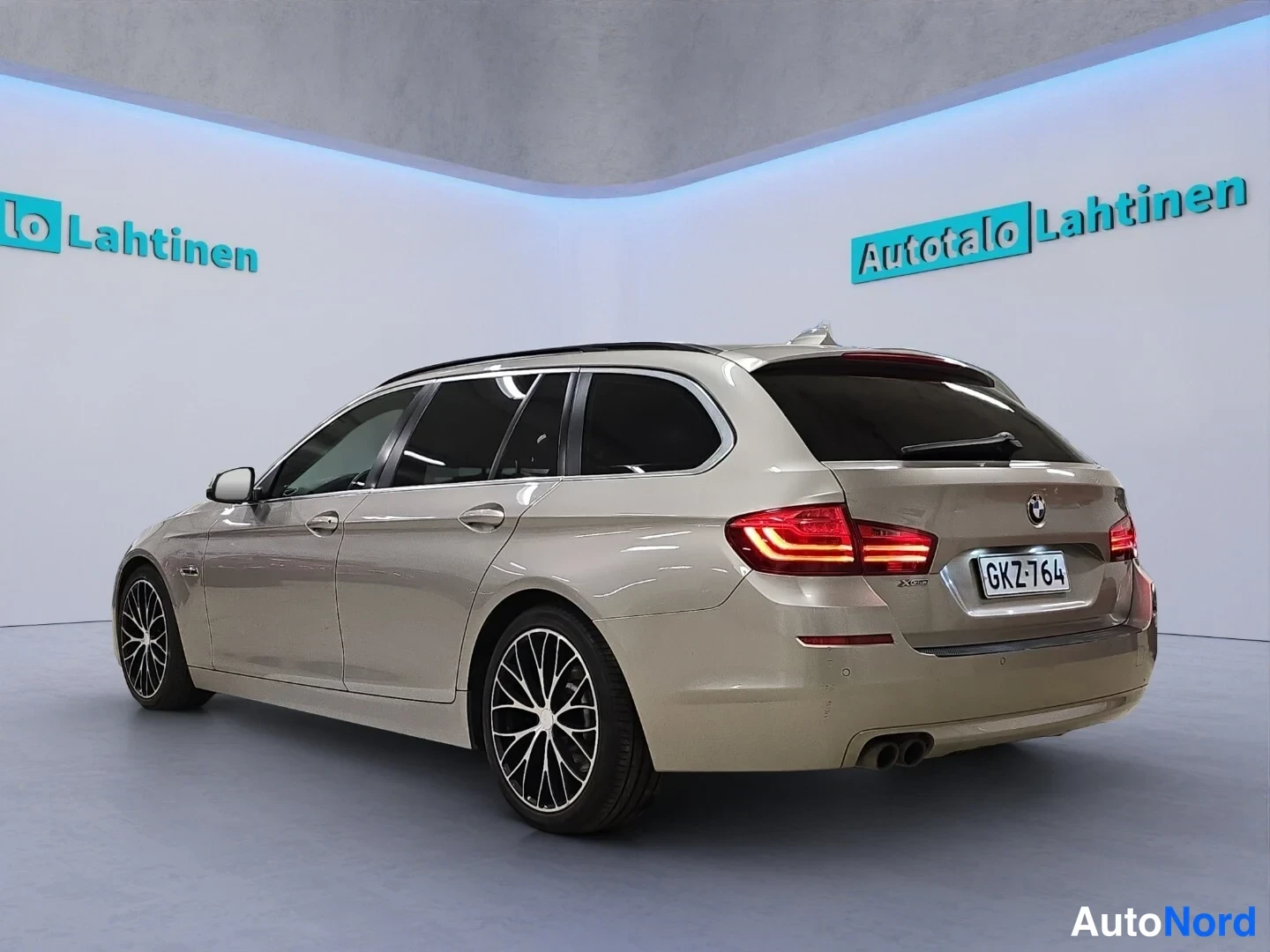 Harmaa BMW 520d xDrive 2014, takaviisto, kuva 6