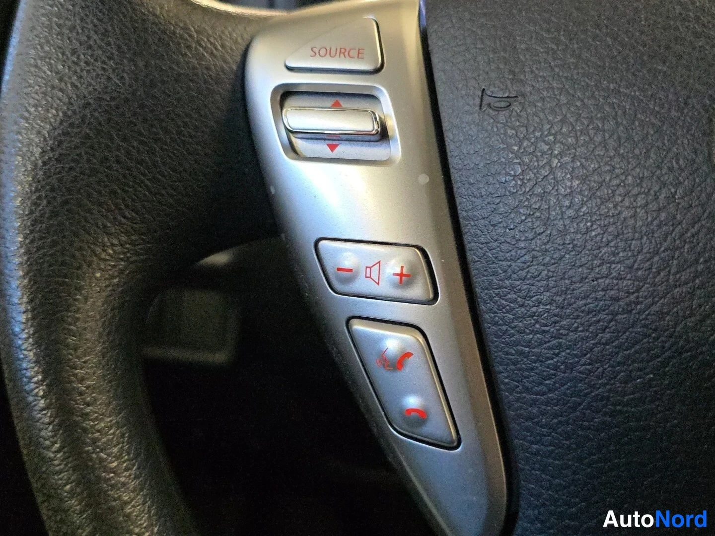 Valkoinen Nissan Note 2015, yksityiskohta, kuva 18