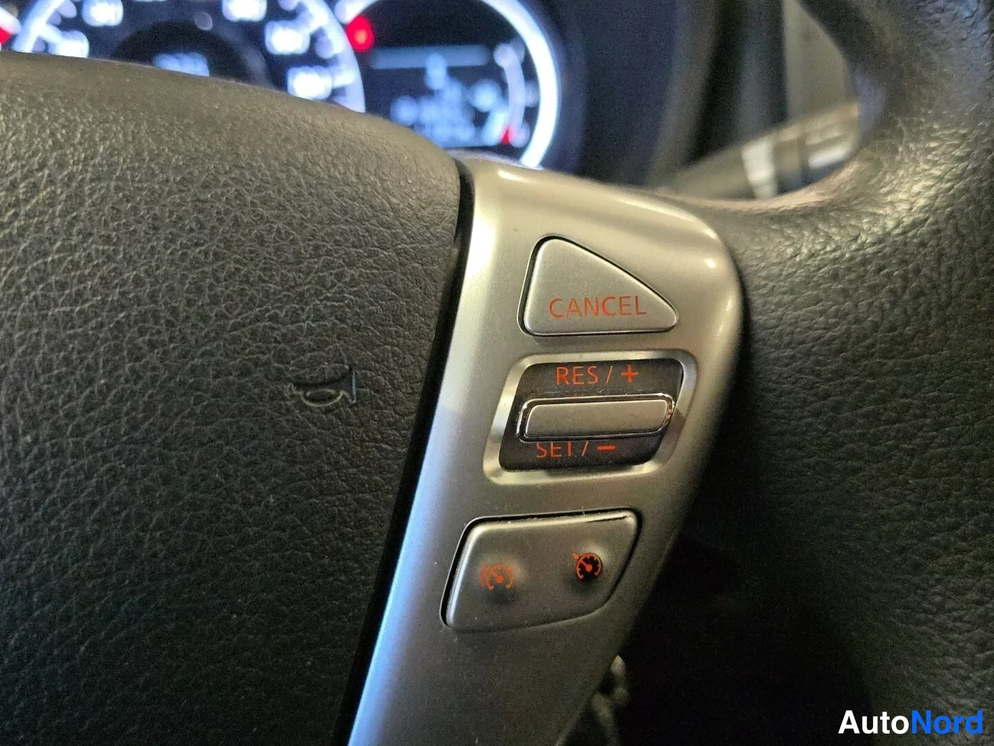 Valkoinen Nissan Note 2015, yksityiskohta, kuva 17