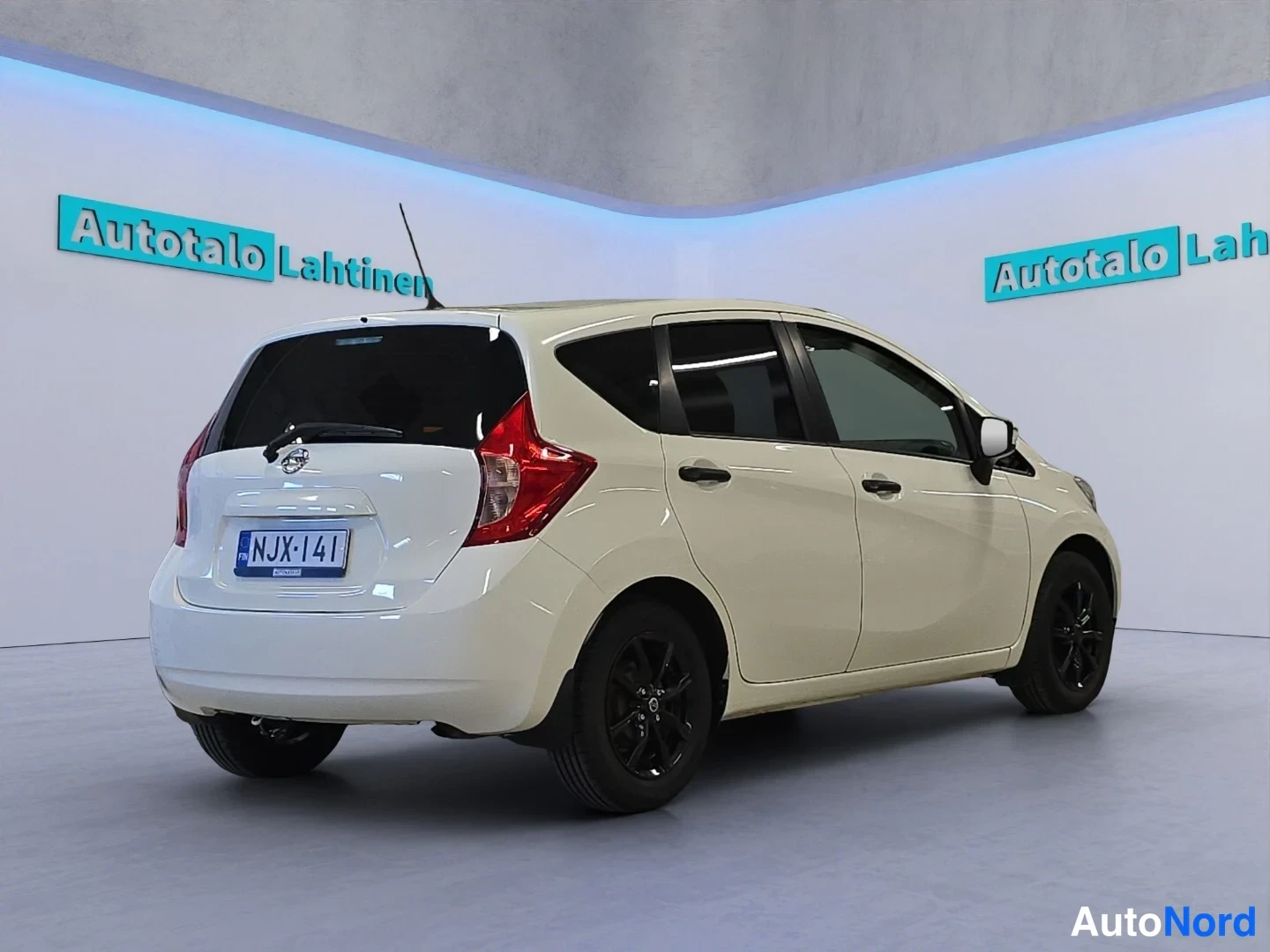 Valkoinen Nissan Note 2015, takaviisto, kuva 7
