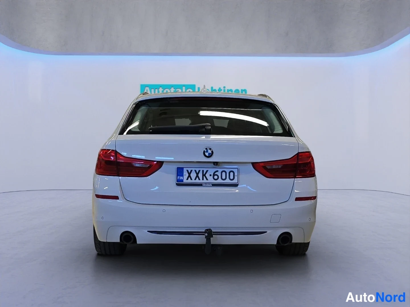 Valkoinen BMW 520d 2018, takaa, kuva 8