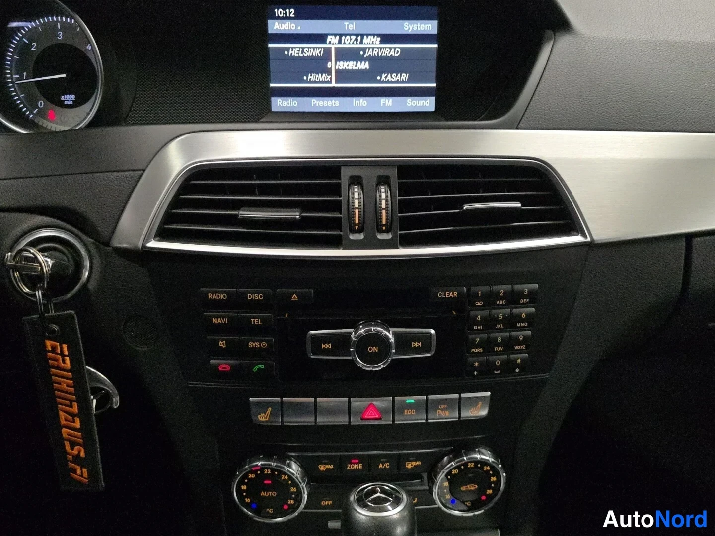 Hopea Mercedes-Benz C 2012, ohjaamo, kuva 12