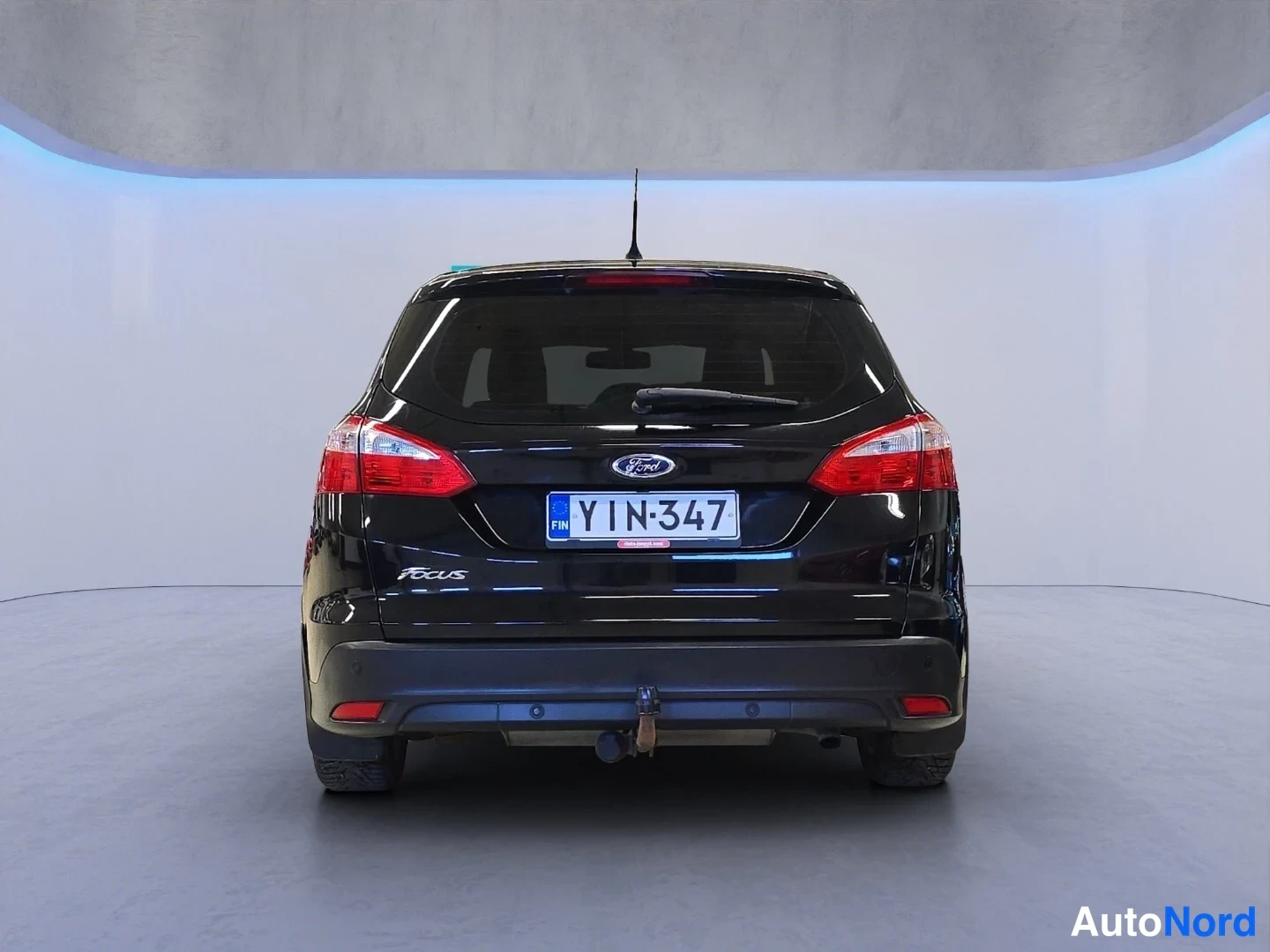 Svart Ford Focus 2014, bakifrån, bild 8